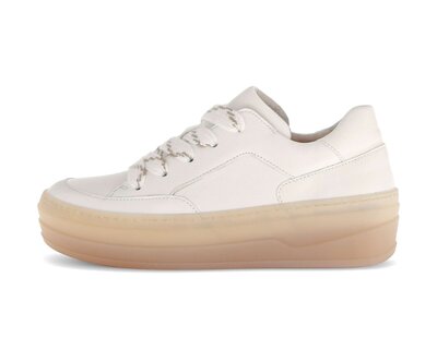 Low sneaker cream
