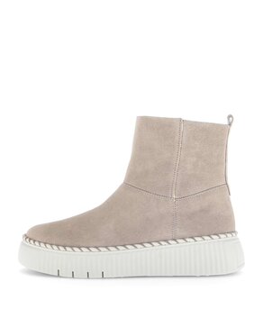 Winter ankle boot beige