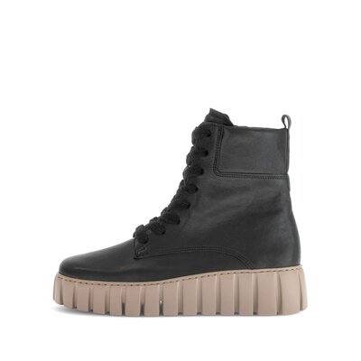 Platform ankle boot black