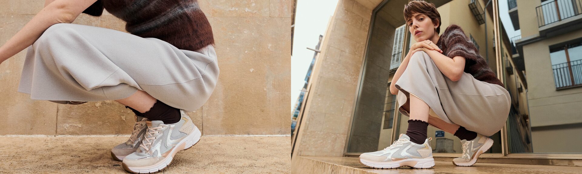 Une femme est accroupie dehors devant des bâtiments et porte des baskets claires, des chaussettes foncées, un pantalon large gris et un pull marron à rayures. L’accent est mis sur les chaussures. | © Gabor Shoes GmbH, Allemagne