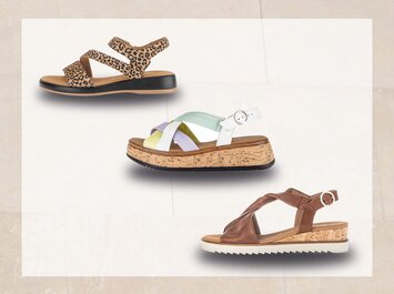 Trois sandales différentes sur fond clair. En haut à gauche, une sandale à motif léopard avec semelle plate, au centre une sandale sportive claire avec une semelle blanche et rembourrée, en bas à droite une sandale noire avec une semelle épaisse blanche. | © Gabor Shoes GmbH, Allemagne