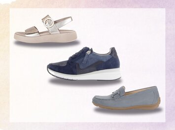 L’image montre trois chaussures pour femme différentes : en haut, une sandale dorée à brides et boucle ; au centre, une sneaker sportive bleu foncé ; en bas, un mocassin gris clair à semelle marron. Toutes les chaussures sont disposées sur fond blanc. | © Gabor Shoes GmbH, Allemagne