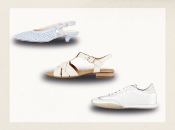Trois chaussures pour femme claires et différentes sont présentées l’une sous l’autre sur fond blanc : en haut, un slingpumps bleu clair avec motif tressé et petit talon ; au centre, une sandale blanche avec brides et boucle ; en bas, une sneaker blanche à lacets et semelle sportive. | © Gabor Shoes GmbH, Allemagne