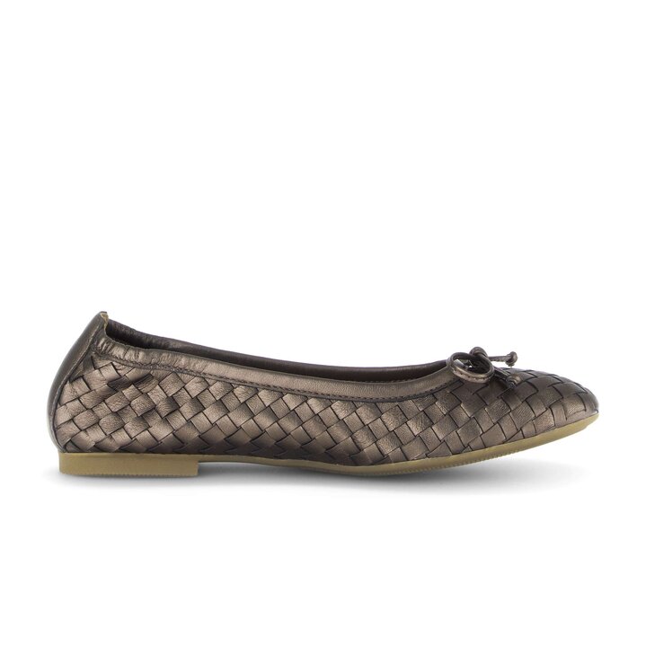 Elegant ballerina brown #1