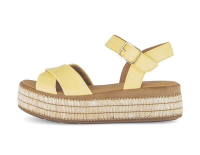 Platform sandal yellow