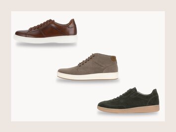 Trois chaussures pour homme de différentes couleurs et styles sont alignées sur un fond clair : une basket en cuir marron, une basket mid-cut grise et une basket en daim vert foncé. | © Gabor Shoes GmbH, Allemagne