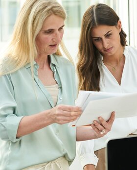 "Two people look at documents together. " | © Gabor Shoes GmbH, Germany