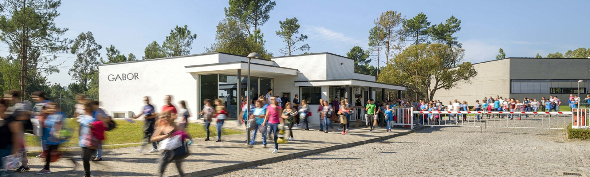 "Many people walk past the Gabor factory building. " | © Gabor Shoes GmbH, Germany
