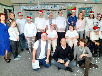 "Group photo at a Christmas party, many wearing Santa hats. " | © Gabor Shoes GmbH, Germany
