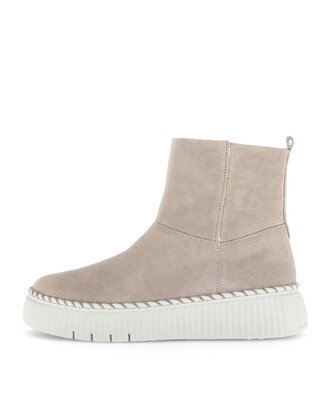 Winter ankle boot beige