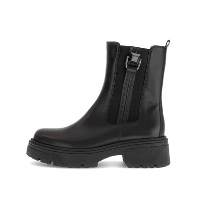 Chelsea boot black
